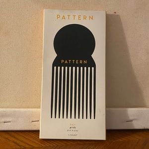NEW in BOX Pattern Beauty Hair Pick